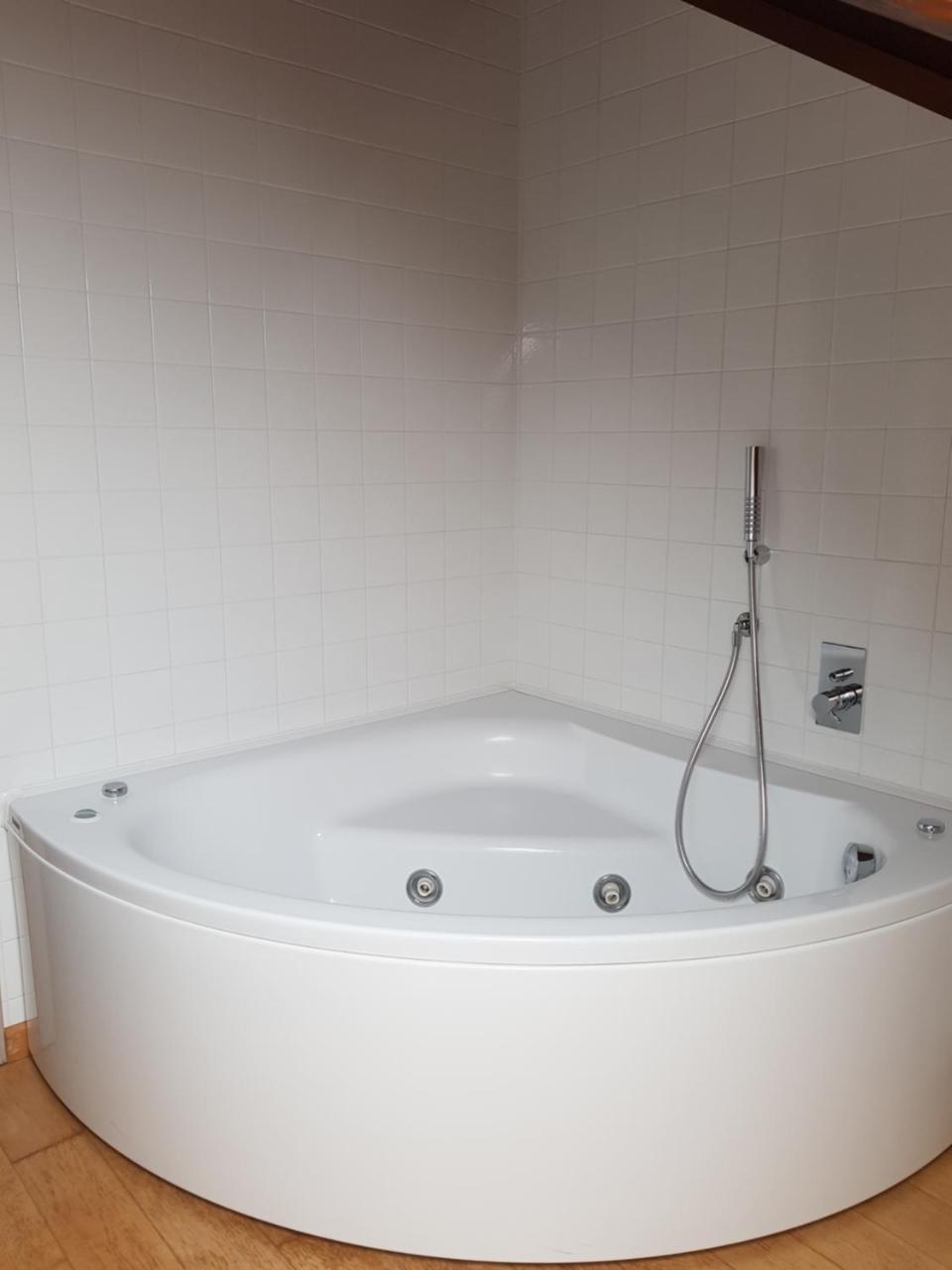 La Morona Bed & Breakfast Rocchetta Tanaro Exterior photo